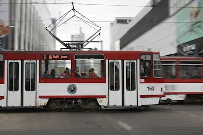 En el paquete de medidas para un transporte más sostenible, el Gobierno también añadió tranvías eléctricos y autobuses al parque móvil de Tallin, la capital, donde viven 430.000 de los 1,3 millones ciudadanos que habitan en Estonia.