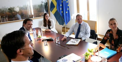 Los primeros ministros de Holanda, Finlandia, Suecia y Dinamarca y el canciller austriaco, durante una reunión en Bruselas durante la cumbre europea.