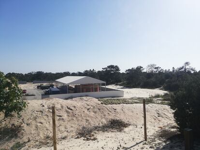 Obras para la construcción de un complejo turístico de lujo de Sandra Ortega en la península de Tróia, en Portugal.