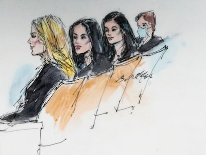 Boceto de las hermanas Kardashian en una vista del juicio, el pasado 19 de abril.