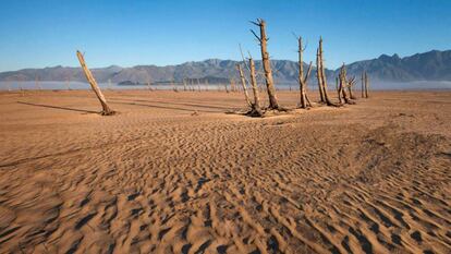 La presa 'Theewaterskloof' ubicada a 108 km de Ciudad del Cabo, en mayo de 2017.