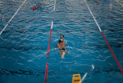 Una imagen de una piscina pública, en Barcelona.