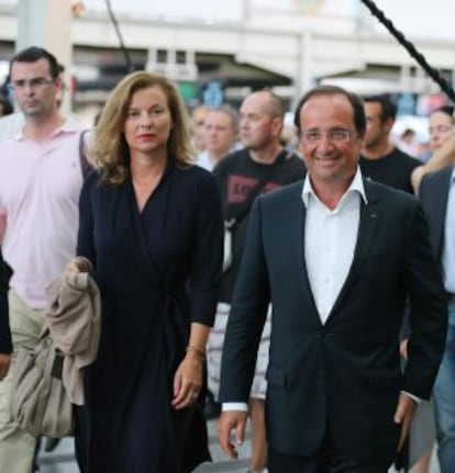 Valérie Trierweiler y François Hollande a su regreso a París tras las vacaciones.