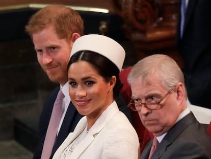 El príncipe Enrique, Meghan Markle y el príncipe Andrés en la abadía de Westminster, en Londres, el 11 de marzo de 2019.