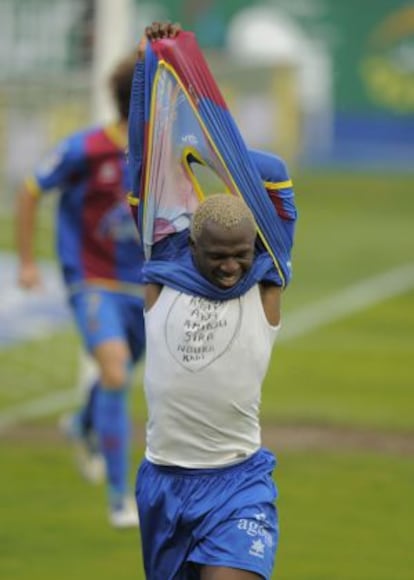 Koné celebra su último gol con el Levante.