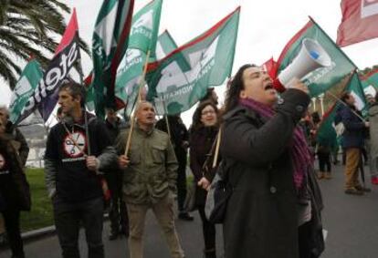 Manifestación en las calles de San Sebastián durante la huelga en la enseñanza pública.