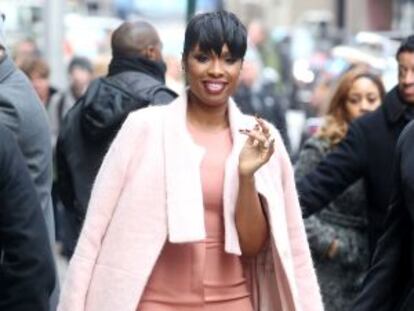 Jennifer Hudson con un vestido rosa cuarzo.