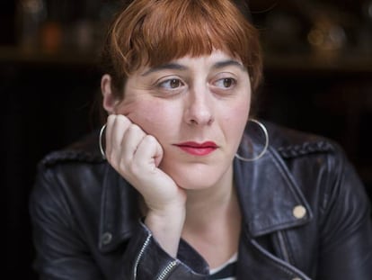 Lucía Lijtmaer, escritora y periodista, entrevistada en el Café Ruiz de Madrid.