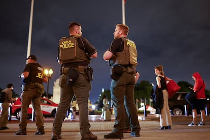Agentes de la DEA patrullan en Washington, el 18 de agosto.