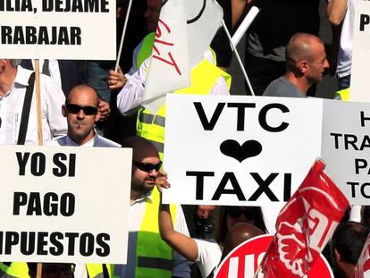 Protesta de trabajadores de VTC en el paseo de la Castellana de Madrid, el pasado mes de julio.