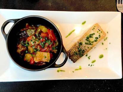 Merluza con ratatouille. Bravo.