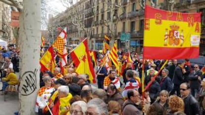 Manifestants contraris a la independència de Catalunya.