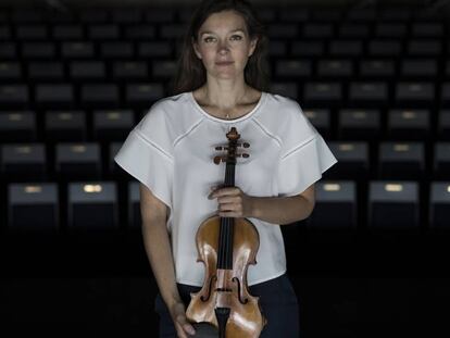 Janine Jansen numa sala do TivoliVredenburg, em Utrecht (Holanda), sua cidade natal. 