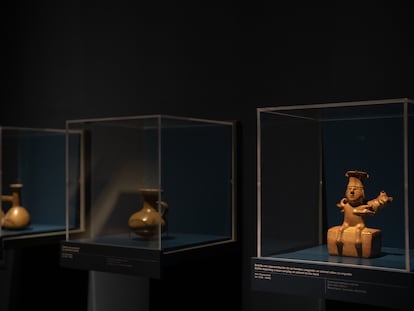Objetos expuestos en la muestra 'Los incas. Más allá de un imperio'.