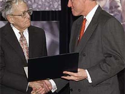 Burke Marshall, junto a Bill Clinton.