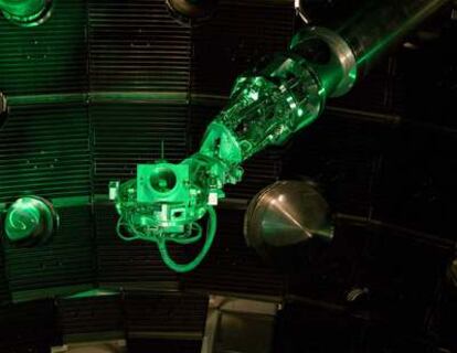 Sistema de inspección óptica de los 192 rayos láser que convergen en la cámara de la National Ignition Facility.