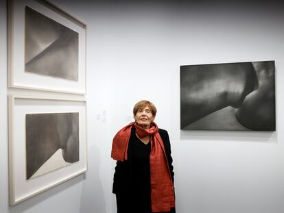 La artista Maribel Nazco, en la galería José de la Mano, en Arco, el miércoles