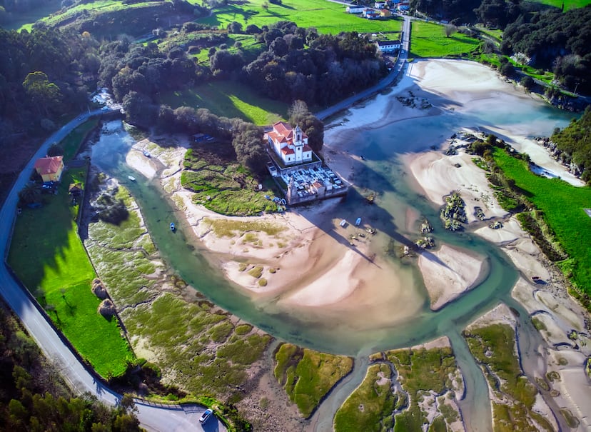 Diez cementerios junto al mar que merece la pena visitar El Viajero