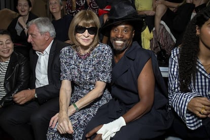 Como el icono de moda en el que se ha convertido, Billy Porter comparte asientos en primera fila de los desfiles junto a figuras como Anna Wintour, la poderosa directora de Vogue USA.
