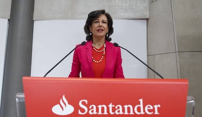 Santander Executive Director Ana Botín announces the decision to buy Banco Popular.