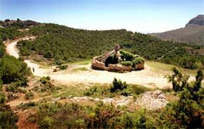 La Cava Arquejada de la sierra Mariola.