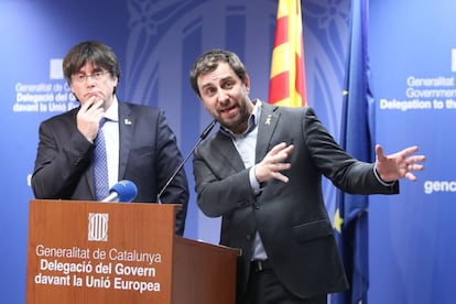 Carles Puigdemont (l) and Toni Comín at a press conference after the CJEU ruling.