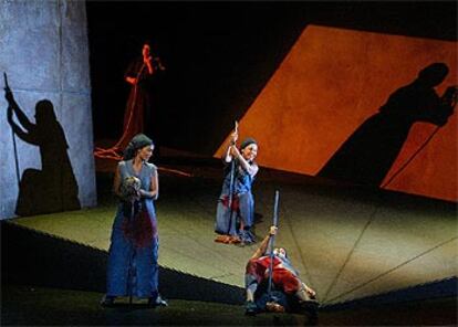 Escena de <i>Electra,</i> de Richard Strauss, durante su estreno en el teatro Campoamor de Oviedo.