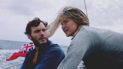 Sam Claflin y Shailene Woodley, en 'A la deriva'.