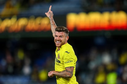 Alberto Moreno celebra su gol, el cuarto del Villarreal