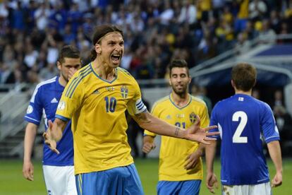 Ibrahimovic celebra su gol ante las Islas Feroe. 