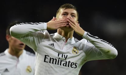 Toni Kroos celebra el tercer gol del Madrid.