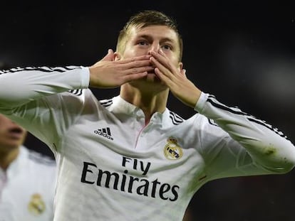 Toni Kroos celebra el tercer gol del Madrid.