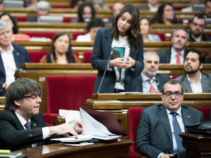 El president Carles Puigdemont, al Parlament.