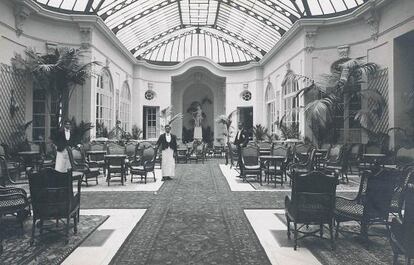 Imagen del sal&oacute;n del hotel Ritz de Madrid, a principios del siglo XX