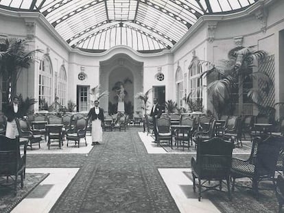 Imagen del sal&oacute;n del hotel Ritz de Madrid, a principios del siglo XX