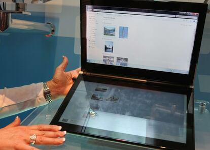 Acer lo presentó en Nueva York y ahora lo exhibe en Las Vegas. El Iconia de doble pantalla táctil de 14 pulgadas. No es una tableta, es un portátil.