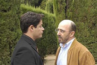 Jorge Sanz (izquierda) y Álex Angulo, en una imagen de <i>El tránsfuga.

</i>