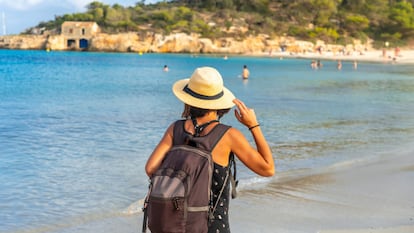 Las mochilas isotérmicas mantienen la comida y la bebida fría por más tiempo. GETTY IMAGES.