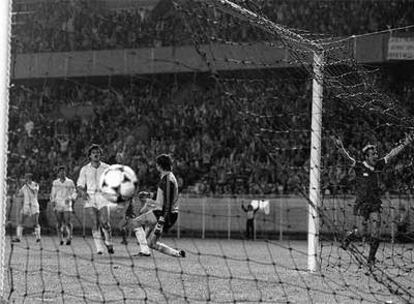 Alan Kennedy celebra el tanto con el que el Liverpool ganó la 'Champions' al Real Madrid en 1981