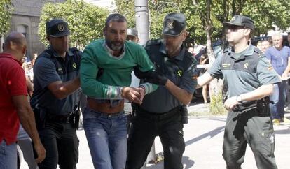 El presunto filicida de Moraña, David O.R., llega al juzgado el pasado uno de agosto.