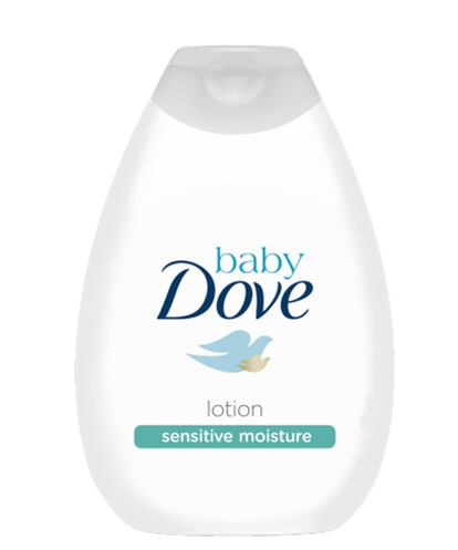 Loción Corporal Baby Sensitive, de Dove: mezclada con unas gotas de autobronceador, es ideal para las piernas. Compra por 3,49€ en Amazon.