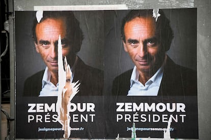 Carteles con la fotografía de Eric Zemmour, el 29 de junio de 2021 en París.