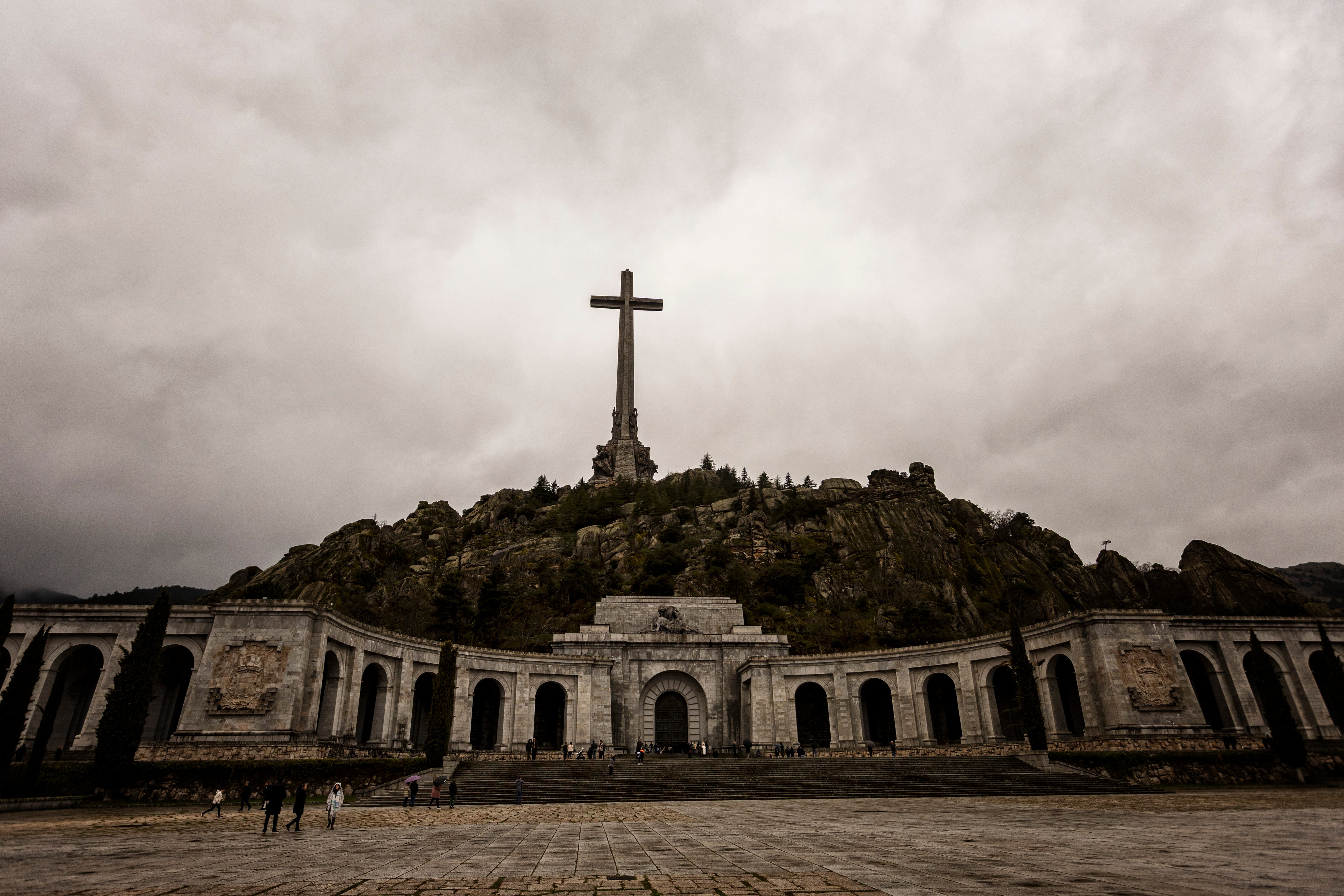 El Ayuntamiento de San Lorenzo de El Escorial, del PP, suspende los sondeos en el terreno para la resignificación del Valle de Cuelgamuros