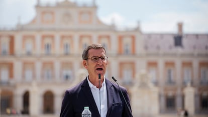 El presidente del PP, Alberto Núñez Feijóo, el martes frente al Palacio Real de Aranjuez. 