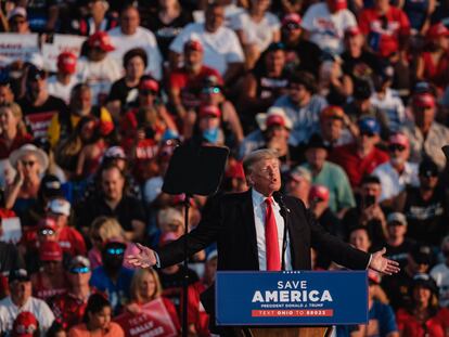 El expresidente Donald Trump, este sábado durante un mitin en Wellington (Ohio).