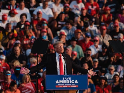 O ex-presidente Donald Trump, neste sábado, durante um ato político em Wellington (Ohio)