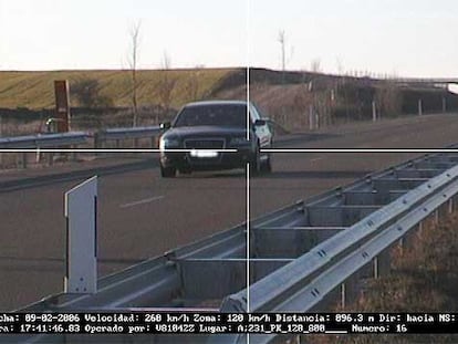 Imagen captada por el radar de la Guardia Civil en la que se ve la velocidad del vehículo y el punto kilométrico.