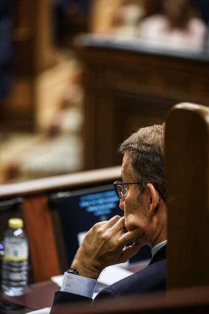 Alberto Núñez Feijóo, en su escaño durante la segunda votación de investidura.