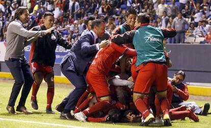 El plantel de los Lobos durante el torneo pasado.