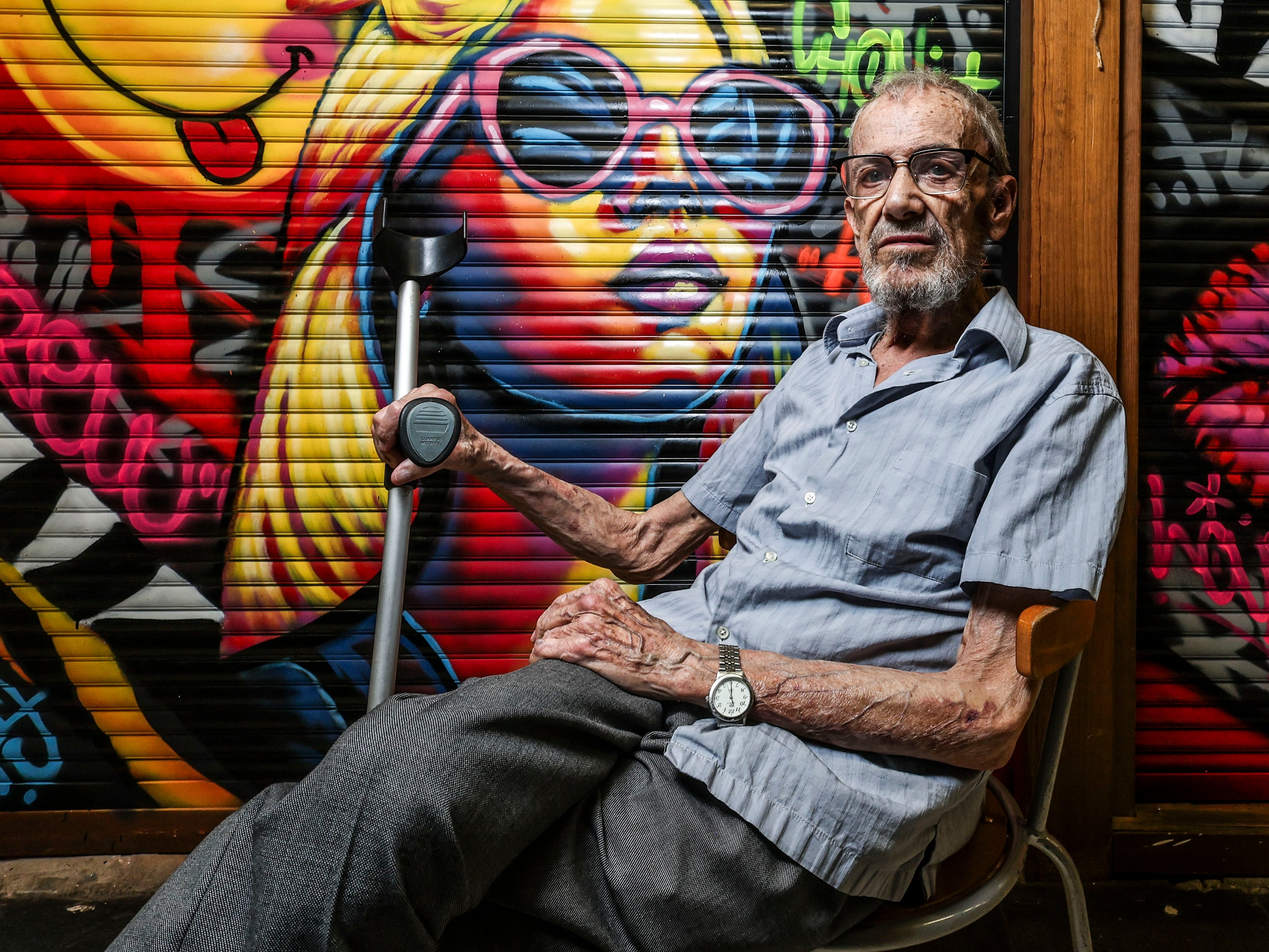 El actor de doblaje Javier Franquelo, posando para 'El País' en 2023.